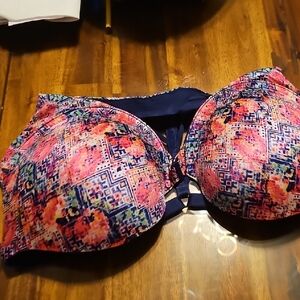 NEW. 36DD. Victoria's Secret Multicolor Bra. NEW. Push Up. Great Support